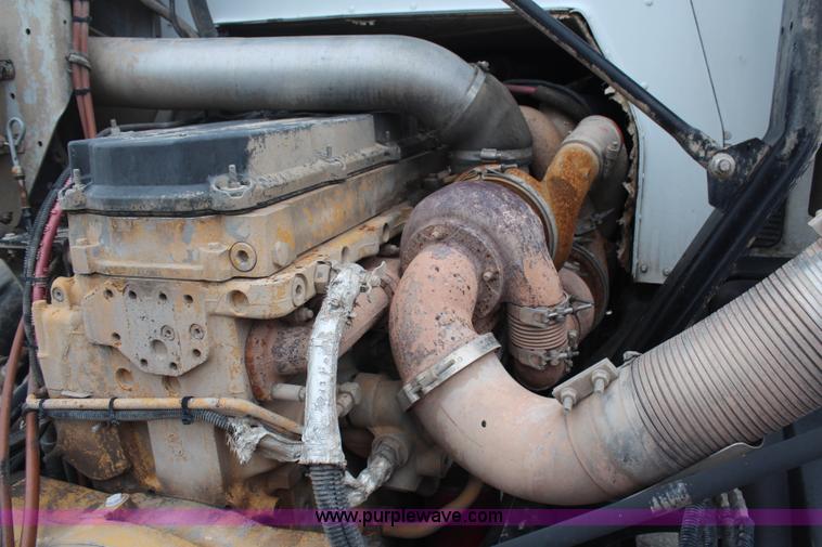 image for item H6981 2006 Freightliner Condor truck cab and chassis