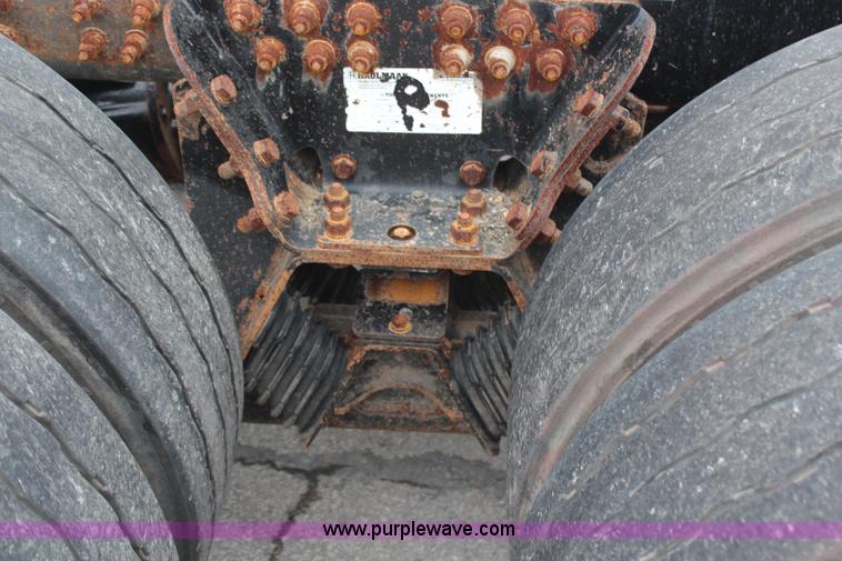 image for item H6981 2006 Freightliner Condor truck cab and chassis