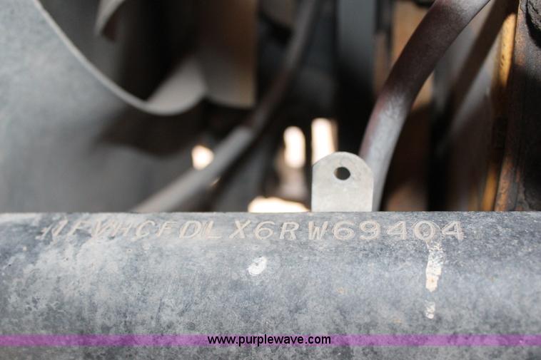 image for item H6981 2006 Freightliner Condor truck cab and chassis