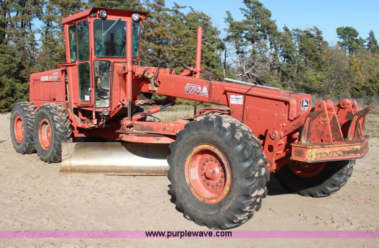 image for item H7308 1983 John Deere 670A articulating motor grader