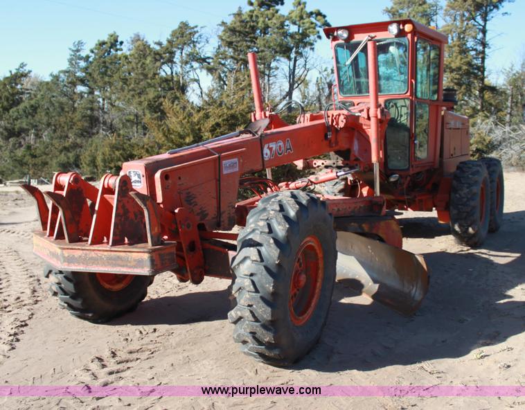 image for item H7308 1983 John Deere 670A articulating motor grader