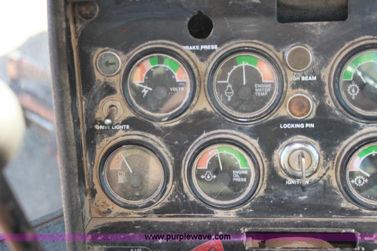 image for item H7308 1983 John Deere 670A articulating motor grader