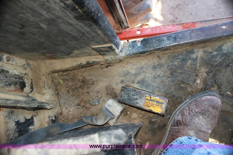 image for item H7308 1983 John Deere 670A articulating motor grader