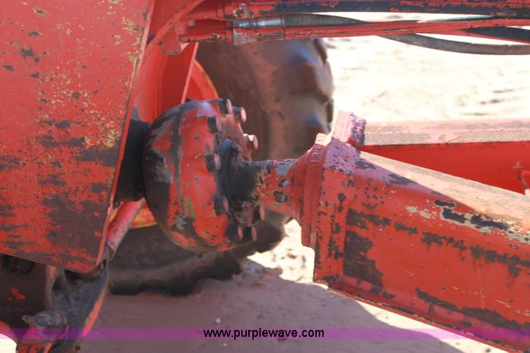 image for item H7308 1983 John Deere 670A articulating motor grader