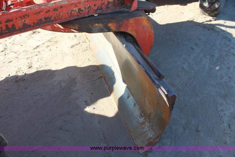 image for item H7308 1983 John Deere 670A articulating motor grader