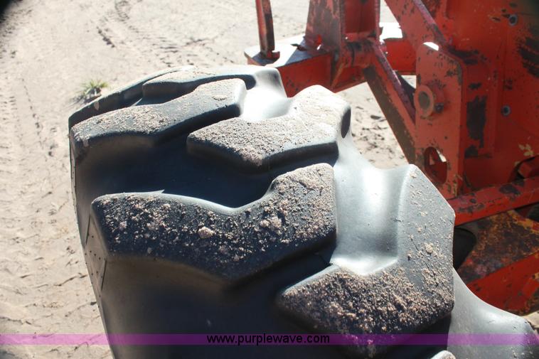 image for item H7308 1983 John Deere 670A articulating motor grader