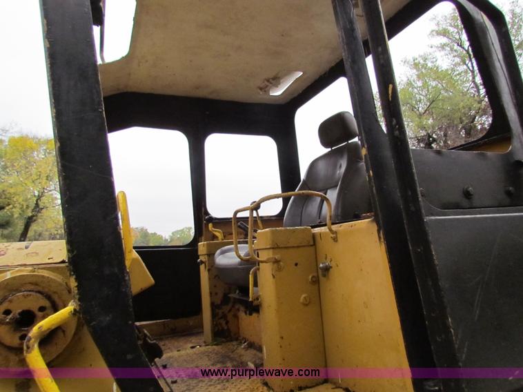 image for item H7310 Caterpillar 977L track loader
