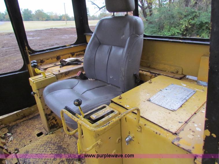 image for item H7310 Caterpillar 977L track loader