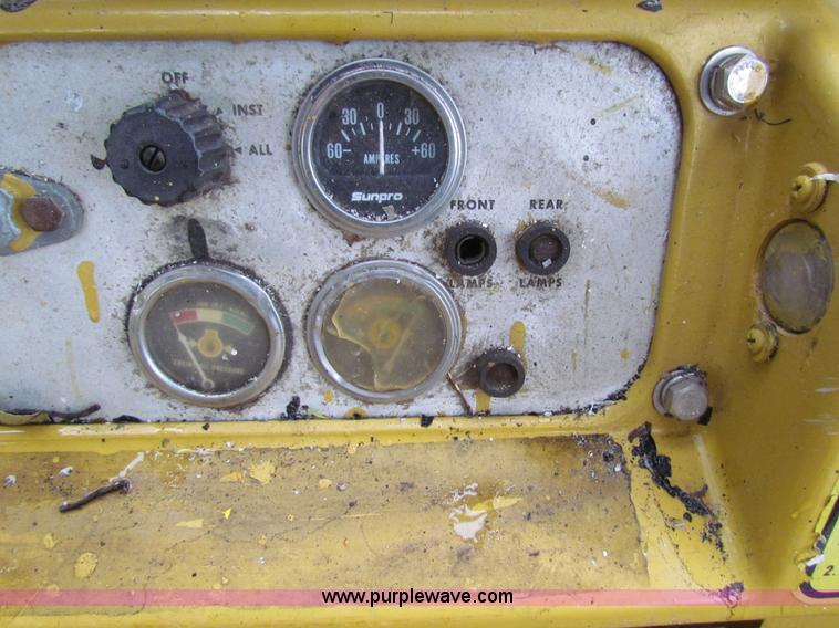 image for item H7310 Caterpillar 977L track loader