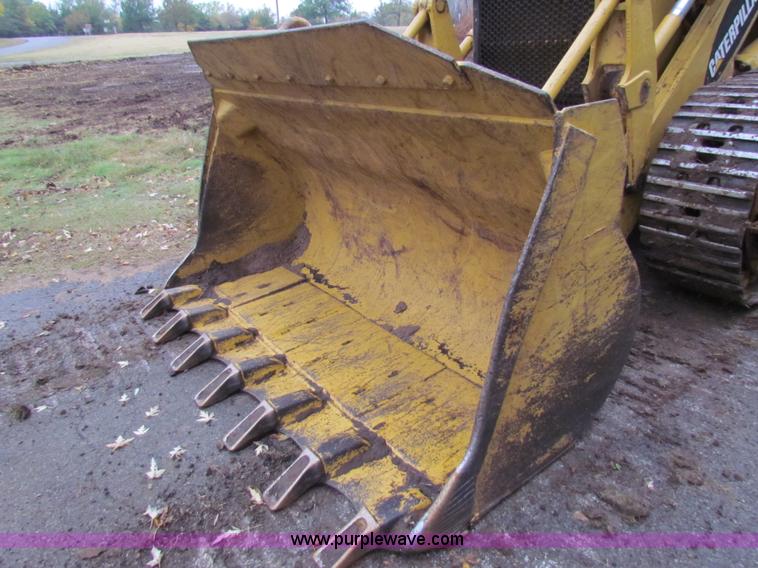 image for item H7310 Caterpillar 977L track loader