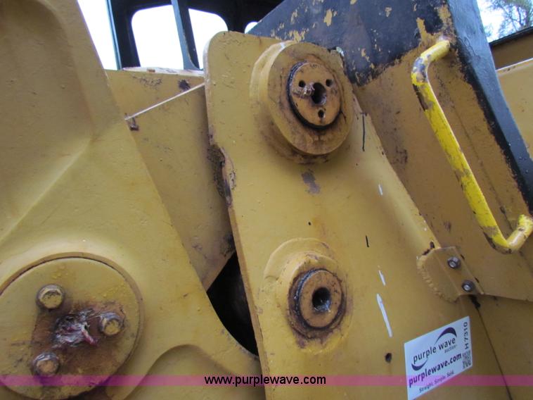 image for item H7310 Caterpillar 977L track loader