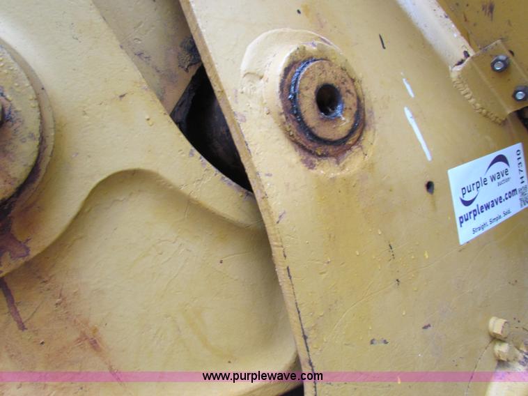 image for item H7310 Caterpillar 977L track loader