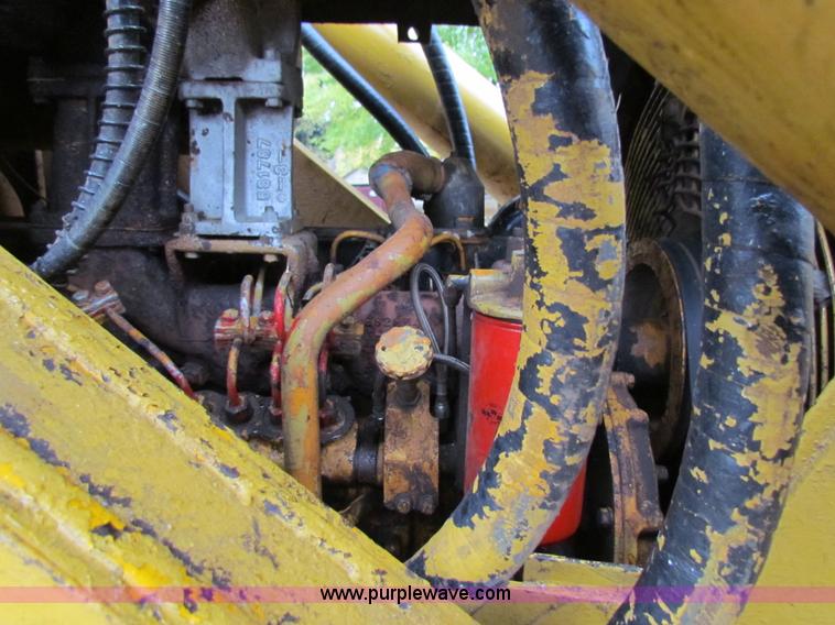 image for item H7310 Caterpillar 977L track loader