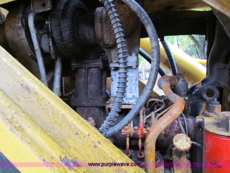 image for item H7310 Caterpillar 977L track loader