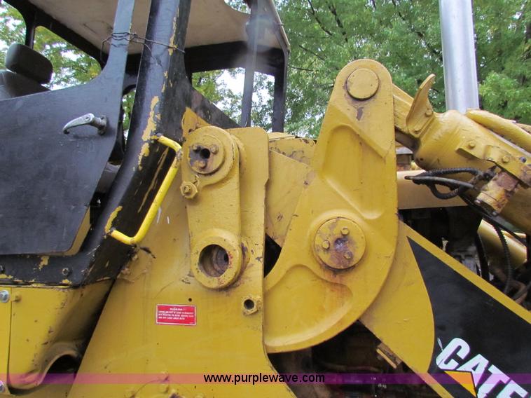image for item H7310 Caterpillar 977L track loader