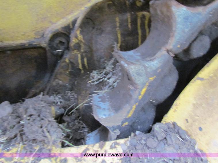 image for item H7310 Caterpillar 977L track loader