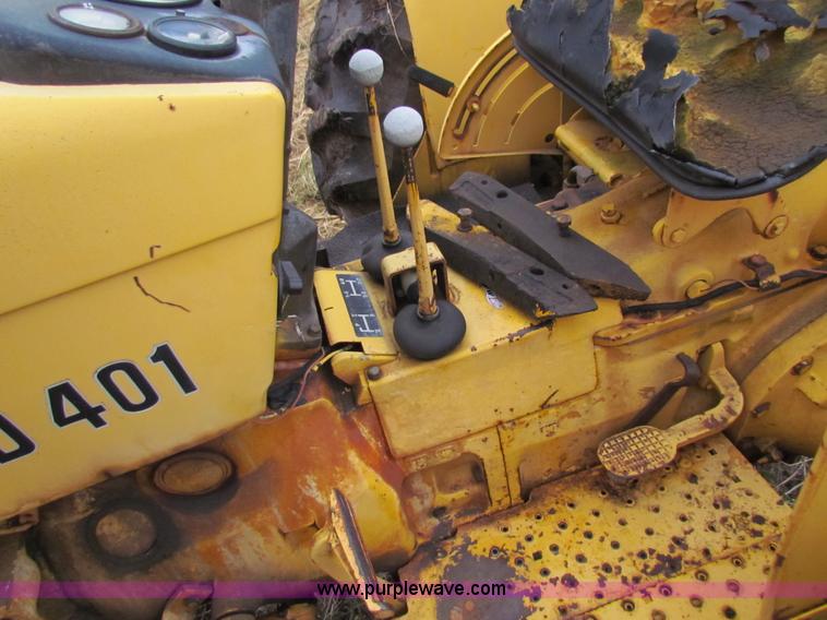 image for item H7312 John Deere 401 tractor