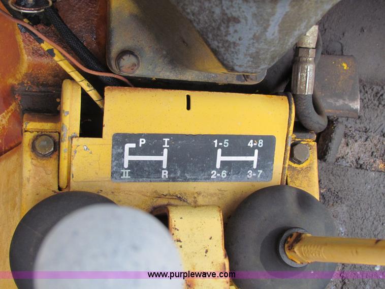 image for item H7312 John Deere 401 tractor