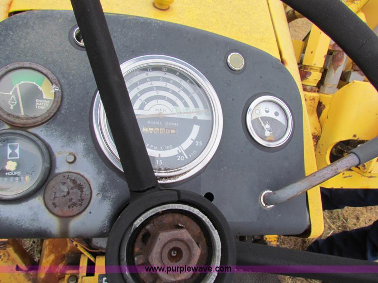 image for item H7312 John Deere 401 tractor