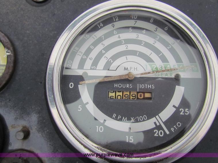 image for item H7312 John Deere 401 tractor