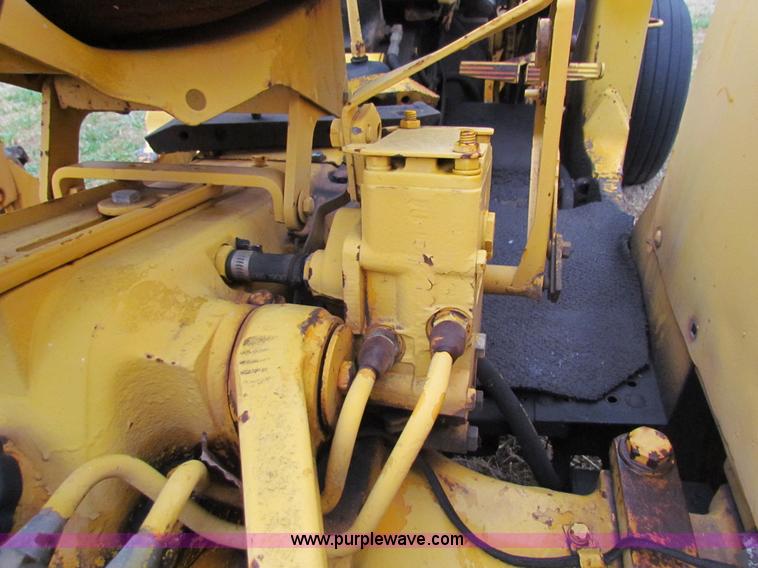 image for item H7312 John Deere 401 tractor