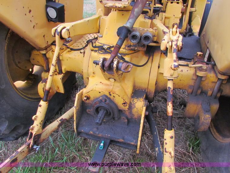 image for item H7312 John Deere 401 tractor