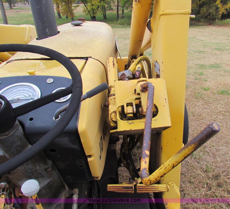 image for item H7312 John Deere 401 tractor