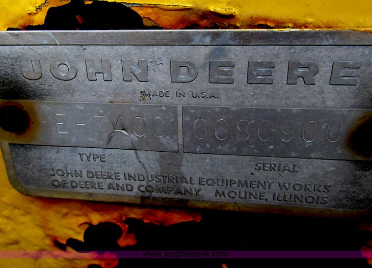 image for item H7312 John Deere 401 tractor