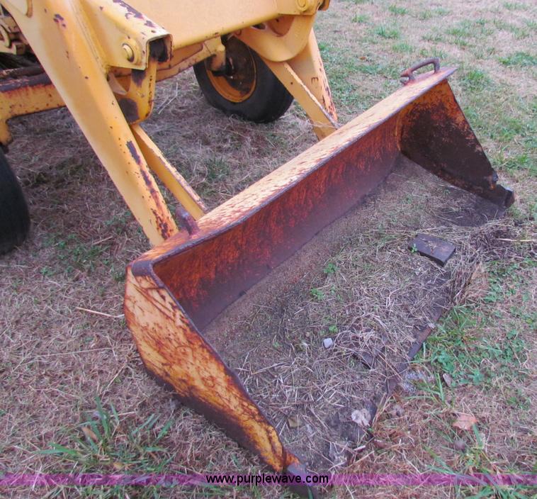 image for item H7312 John Deere 401 tractor