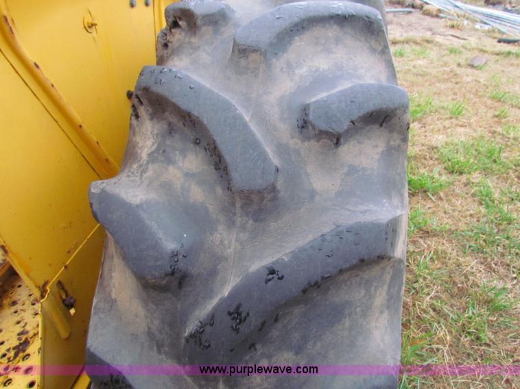 image for item H7312 John Deere 401 tractor