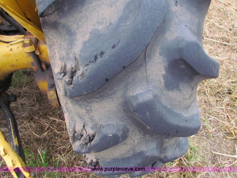 image for item H7312 John Deere 401 tractor