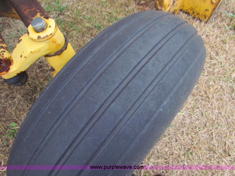 image for item H7312 John Deere 401 tractor