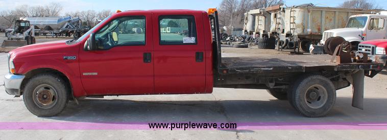 image for item H7876 2004 Ford F350 Crew Cab flatbed pickup truck