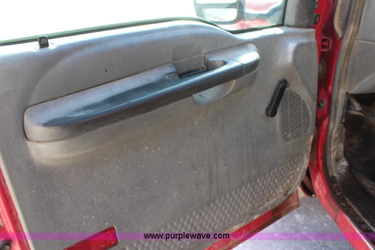 image for item H7876 2004 Ford F350 Crew Cab flatbed pickup truck