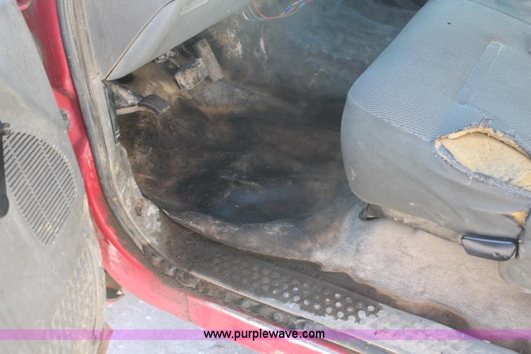 image for item H7876 2004 Ford F350 Crew Cab flatbed pickup truck