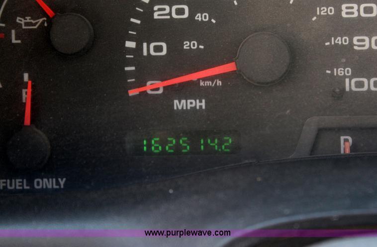 image for item H7876 2004 Ford F350 Crew Cab flatbed pickup truck