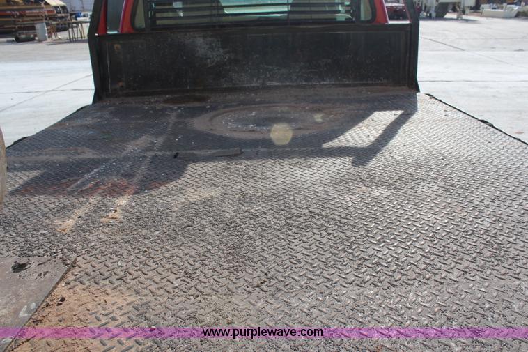 image for item H7876 2004 Ford F350 Crew Cab flatbed pickup truck