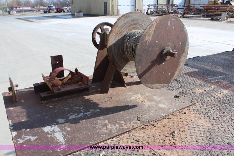 image for item H7876 2004 Ford F350 Crew Cab flatbed pickup truck