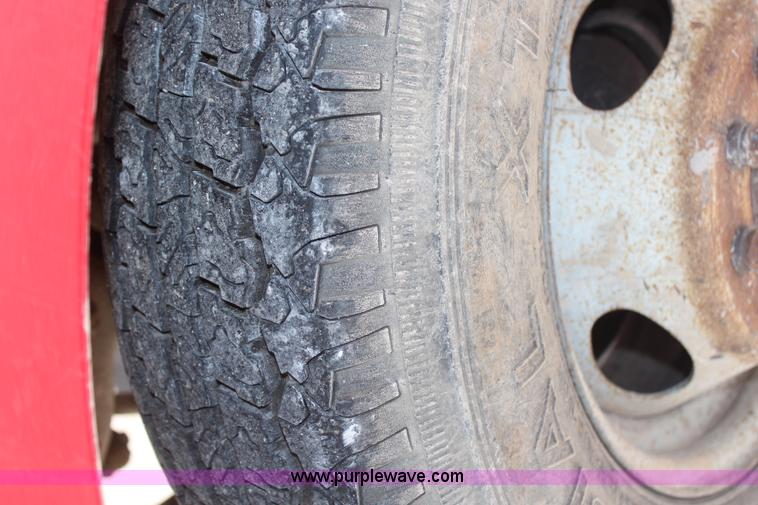 image for item H7876 2004 Ford F350 Crew Cab flatbed pickup truck