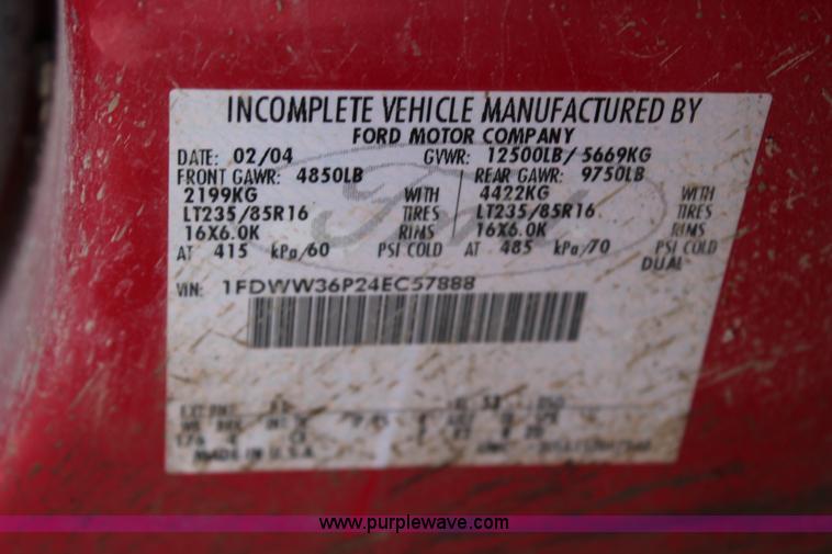 image for item H7876 2004 Ford F350 Crew Cab flatbed pickup truck