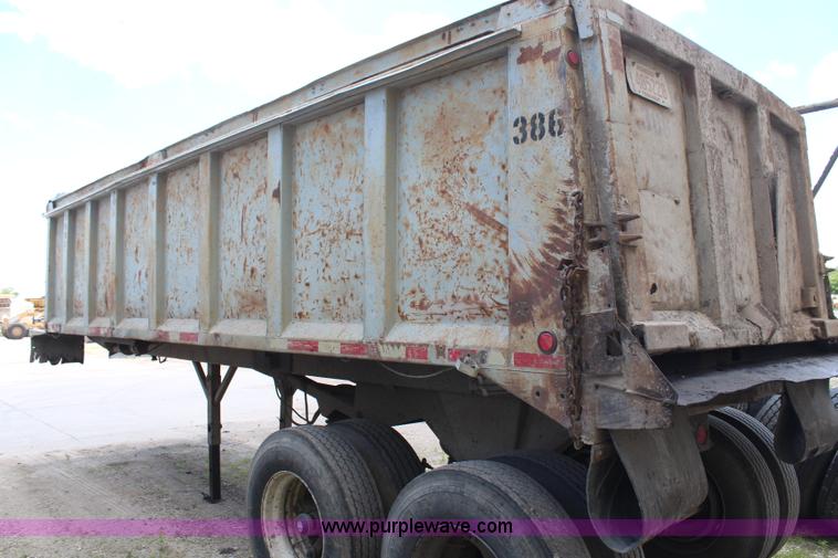 image for item H7879 1993 Hilbilt end dump trailer