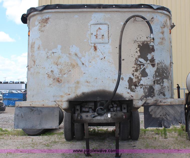 image for item H7879 1993 Hilbilt end dump trailer