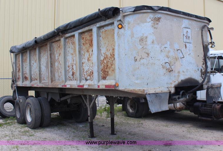 image for item H7879 1993 Hilbilt end dump trailer