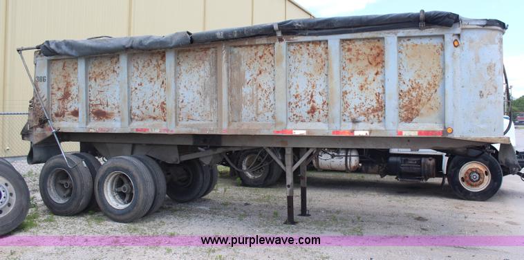 image for item H7879 1993 Hilbilt end dump trailer