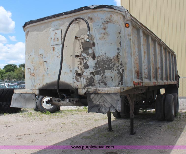 image for item H7879 1993 Hilbilt end dump trailer
