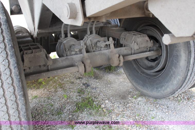 image for item H7879 1993 Hilbilt end dump trailer