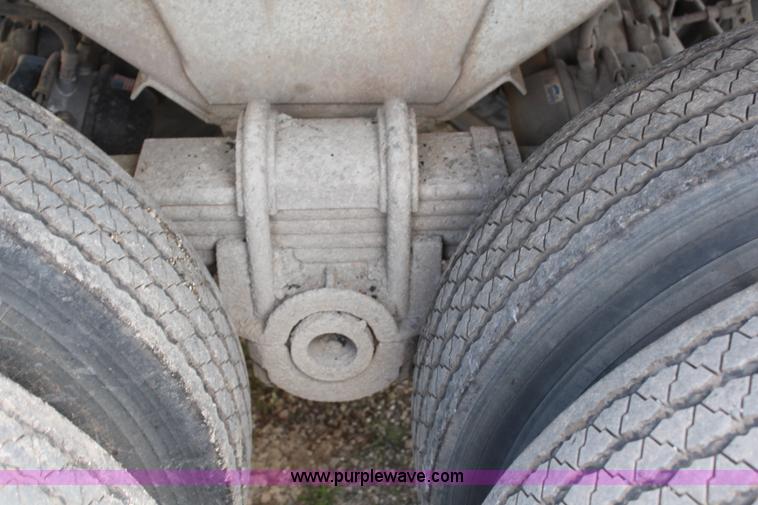 image for item H7879 1993 Hilbilt end dump trailer