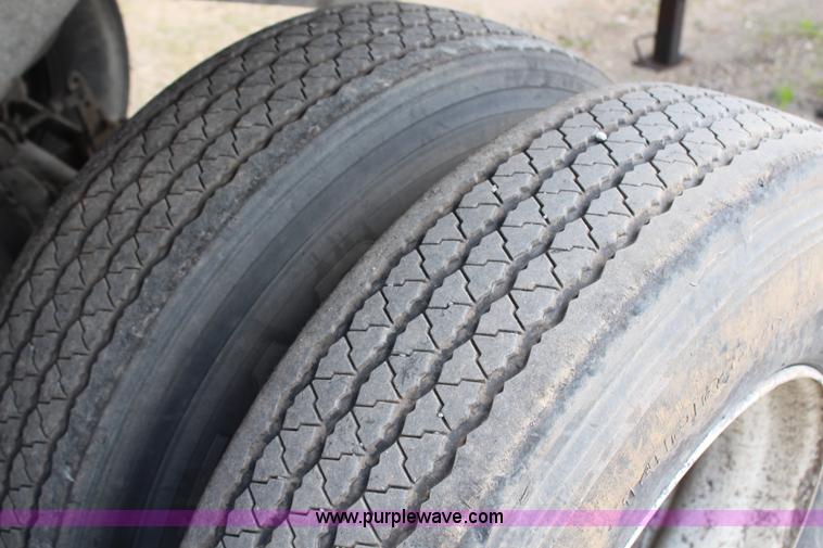 image for item H7879 1993 Hilbilt end dump trailer