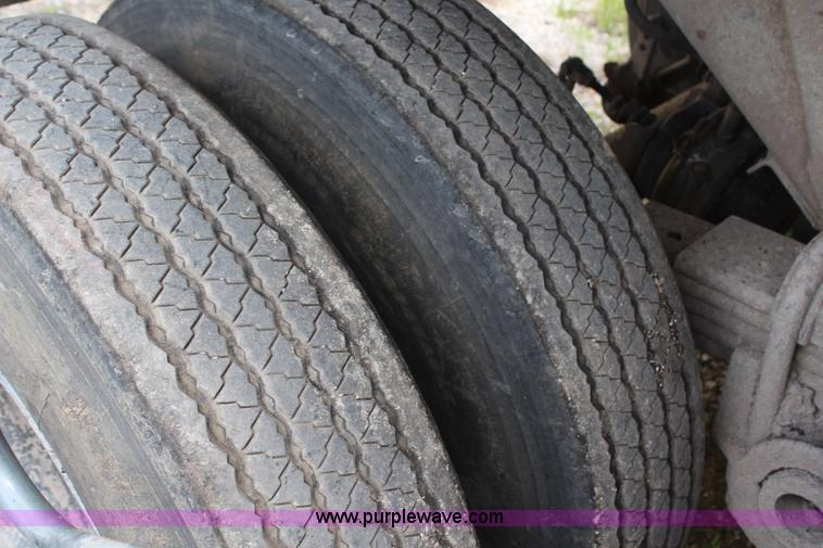 image for item H7879 1993 Hilbilt end dump trailer