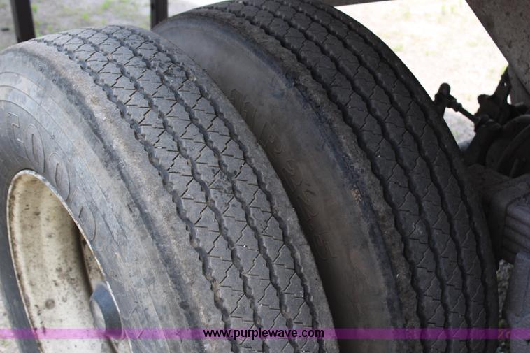 image for item H7879 1993 Hilbilt end dump trailer